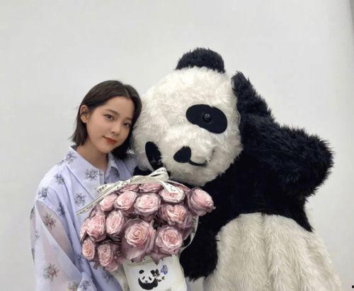 周雨彤八卦爆料最新,揭秘娱乐圈新晋女神的甜蜜生活  第1张